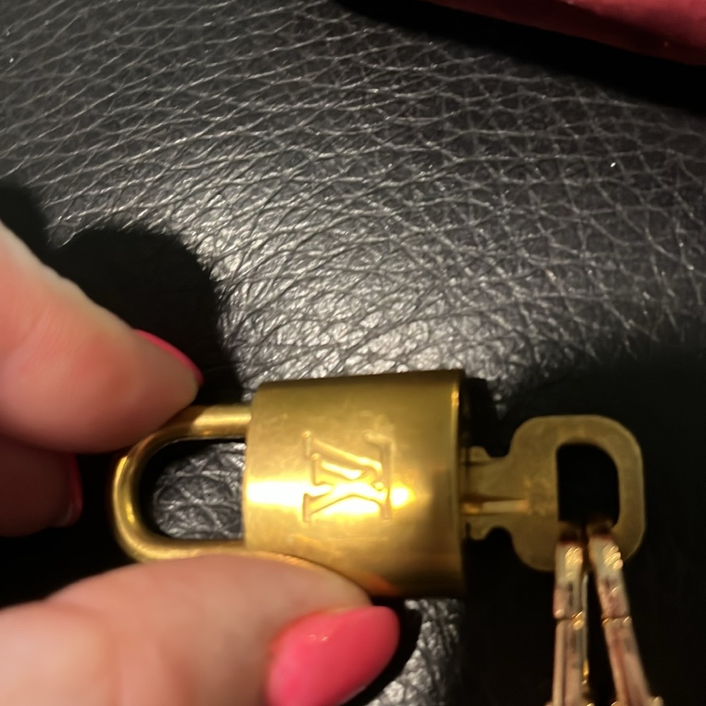 Lv Lock & Key With Unbranded Chain - image 3